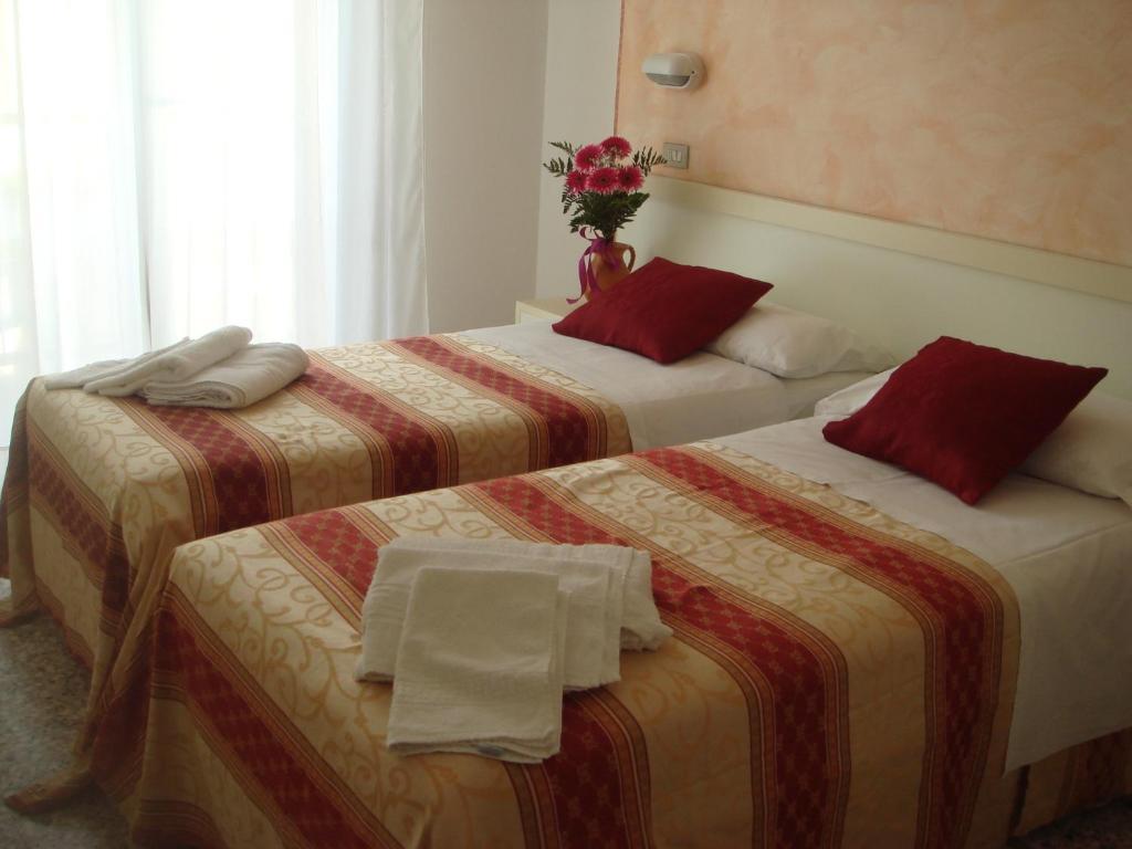 Hotel Arcade Rimini Buitenkant foto