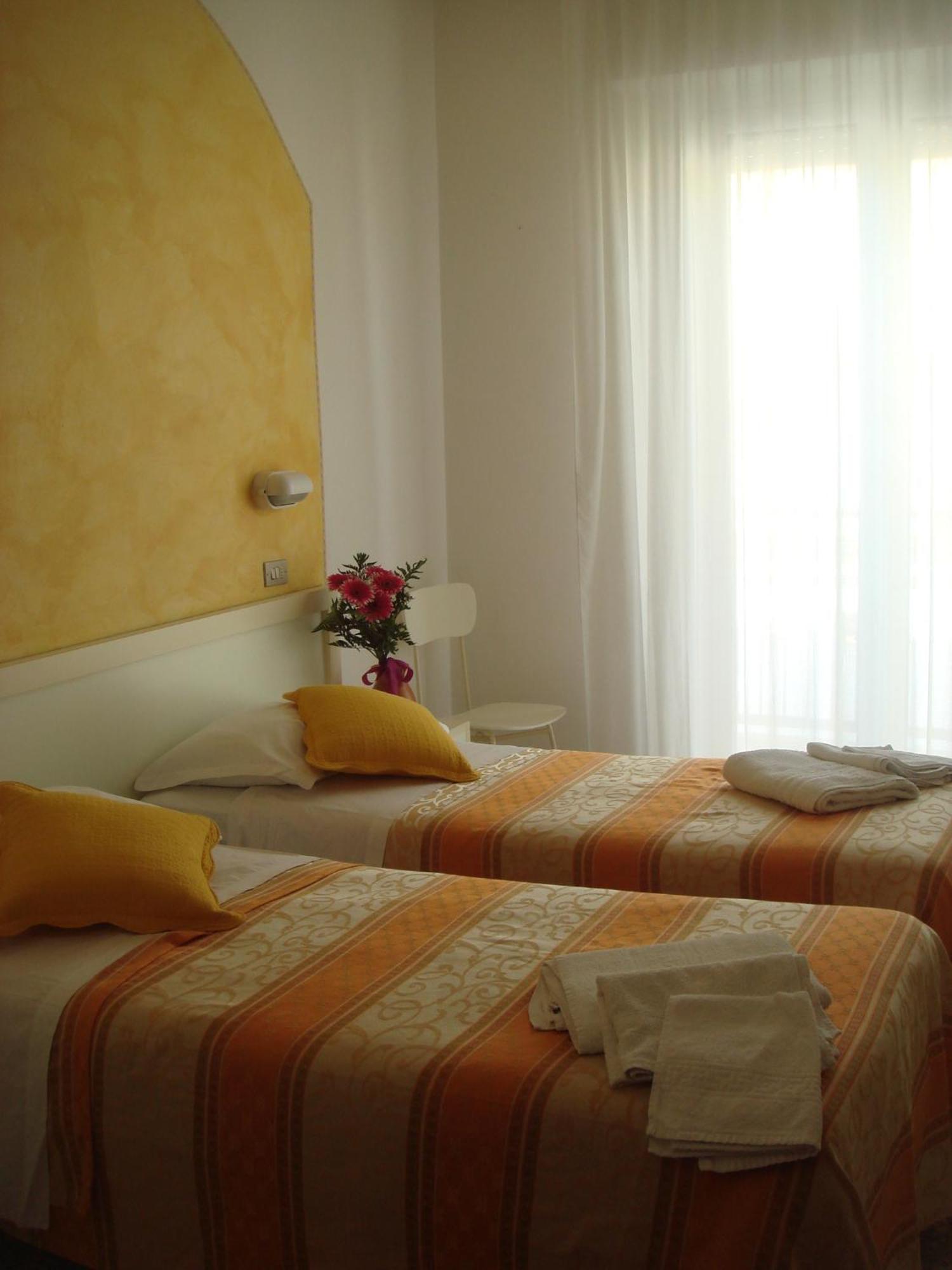 Hotel Arcade Rimini Buitenkant foto