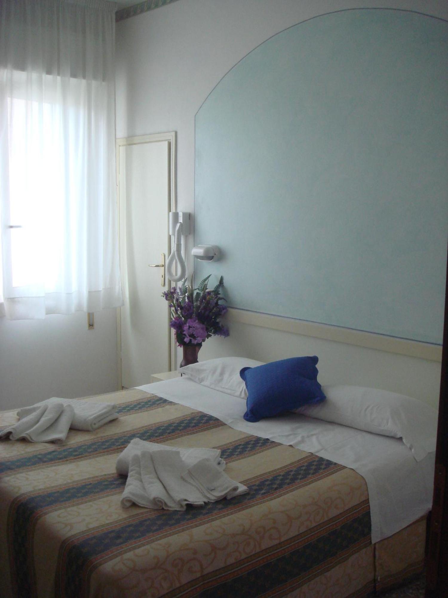 Hotel Arcade Rimini Buitenkant foto