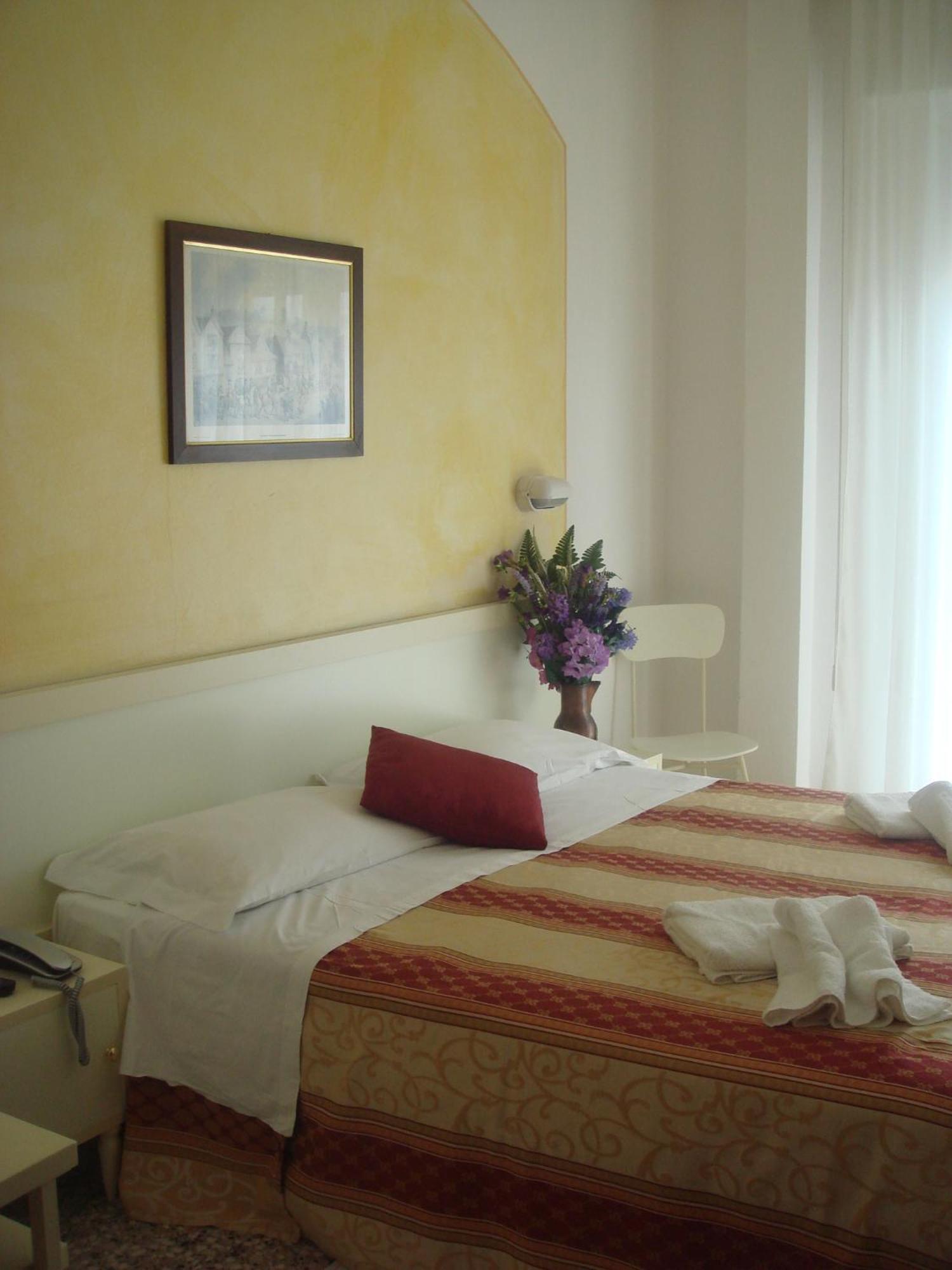 Hotel Arcade Rimini Buitenkant foto