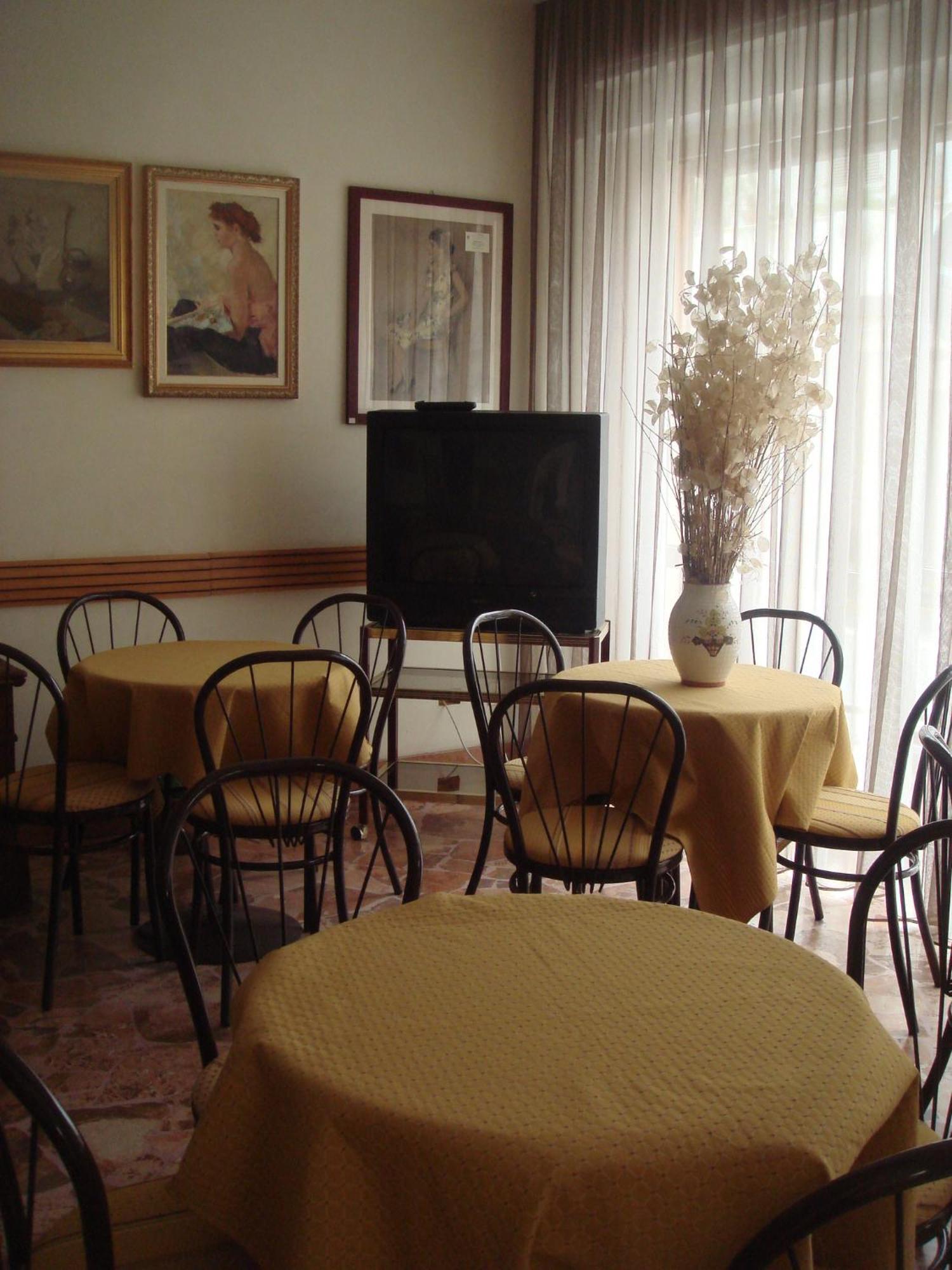 Hotel Arcade Rimini Buitenkant foto